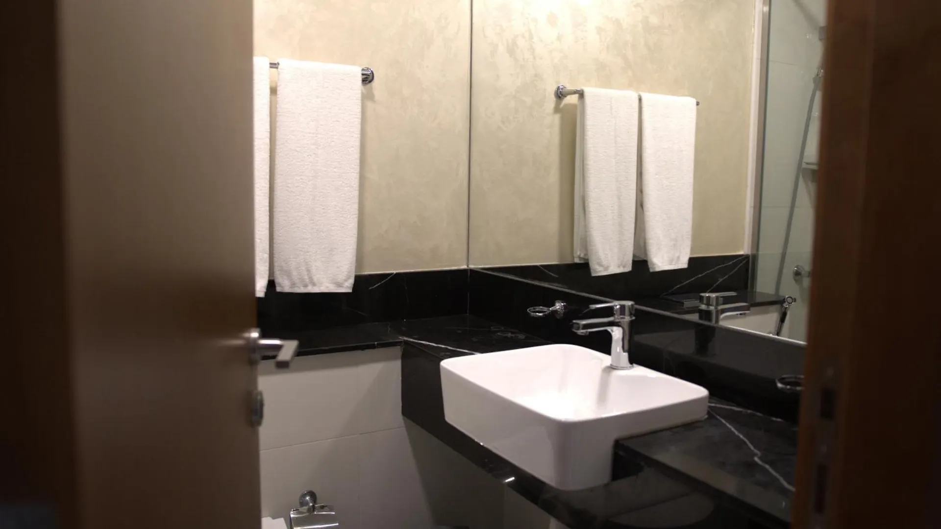 Uptown Getaway Charming Studio With Canal Burj & View Ντουμπάι 0*,  Ηνωμένα Αραβικά Εμιράτα