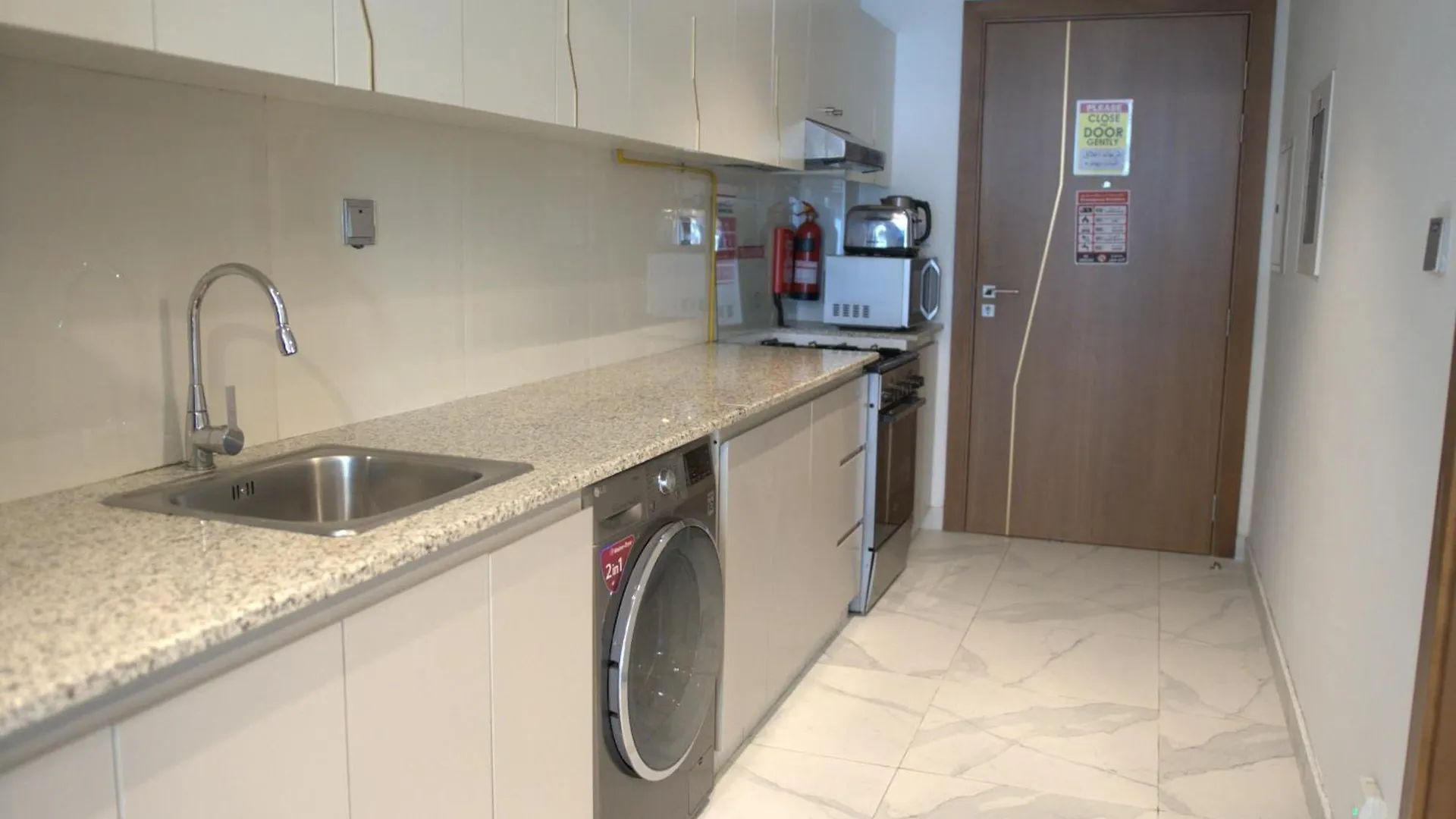 Uptown Getaway Charming Studio With Canal Burj & View Ντουμπάι
