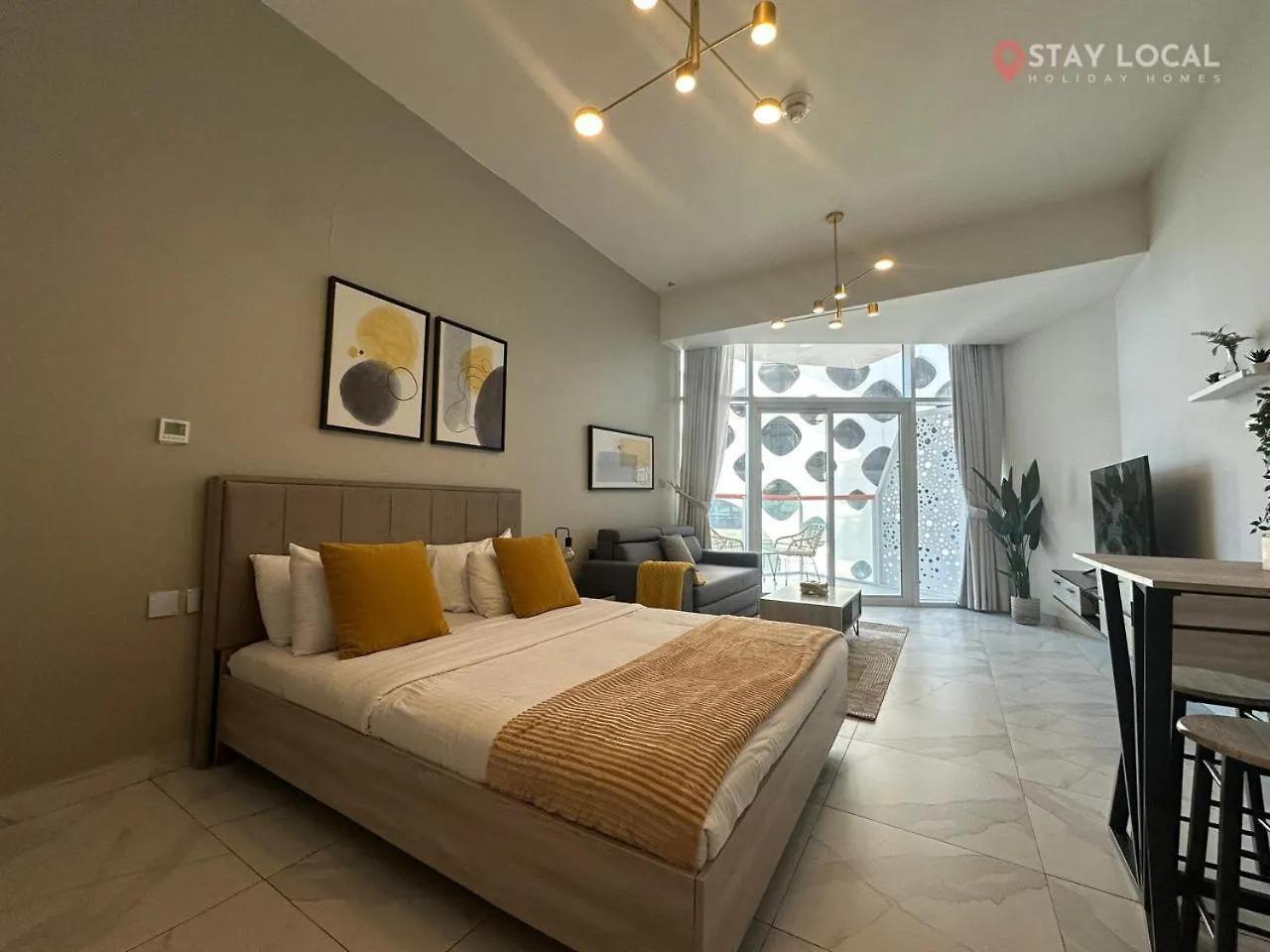 Uptown Getaway Charming Studio With Canal Burj & View Ντουμπάι 0*,