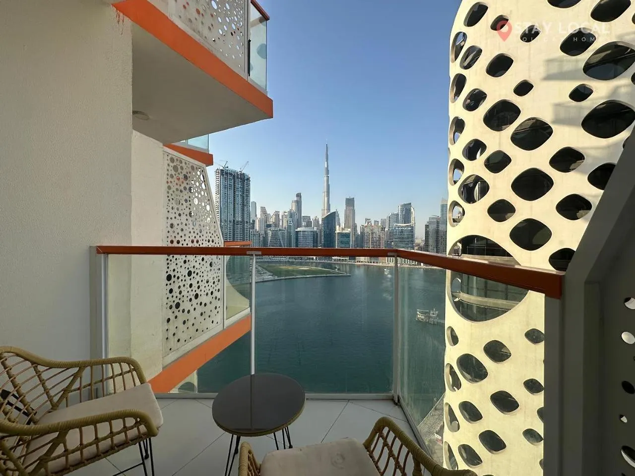 Uptown Getaway Charming Studio With Canal Burj & View Ντουμπάι