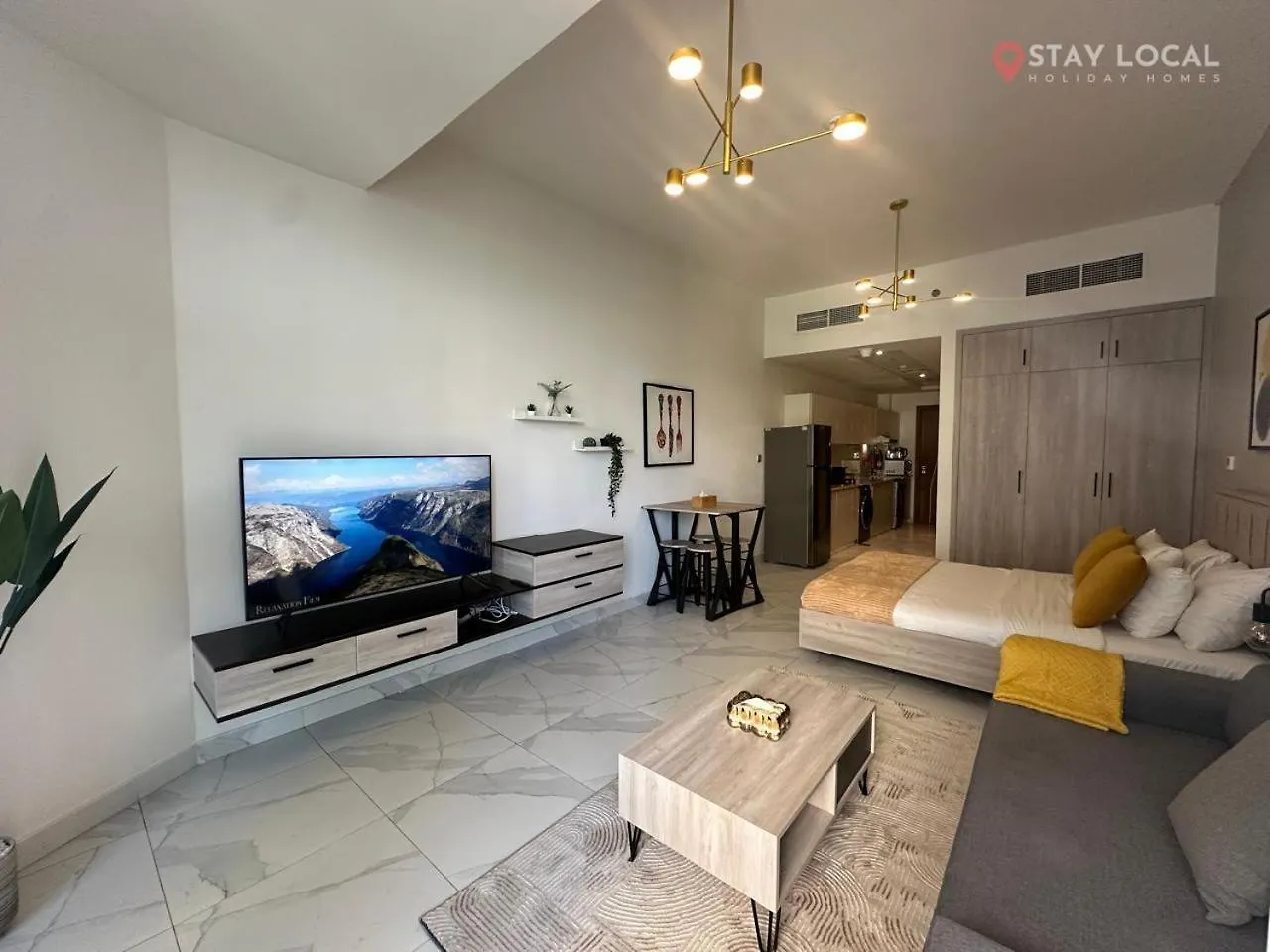 Uptown Getaway Charming Studio With Canal Burj & View Ντουμπάι