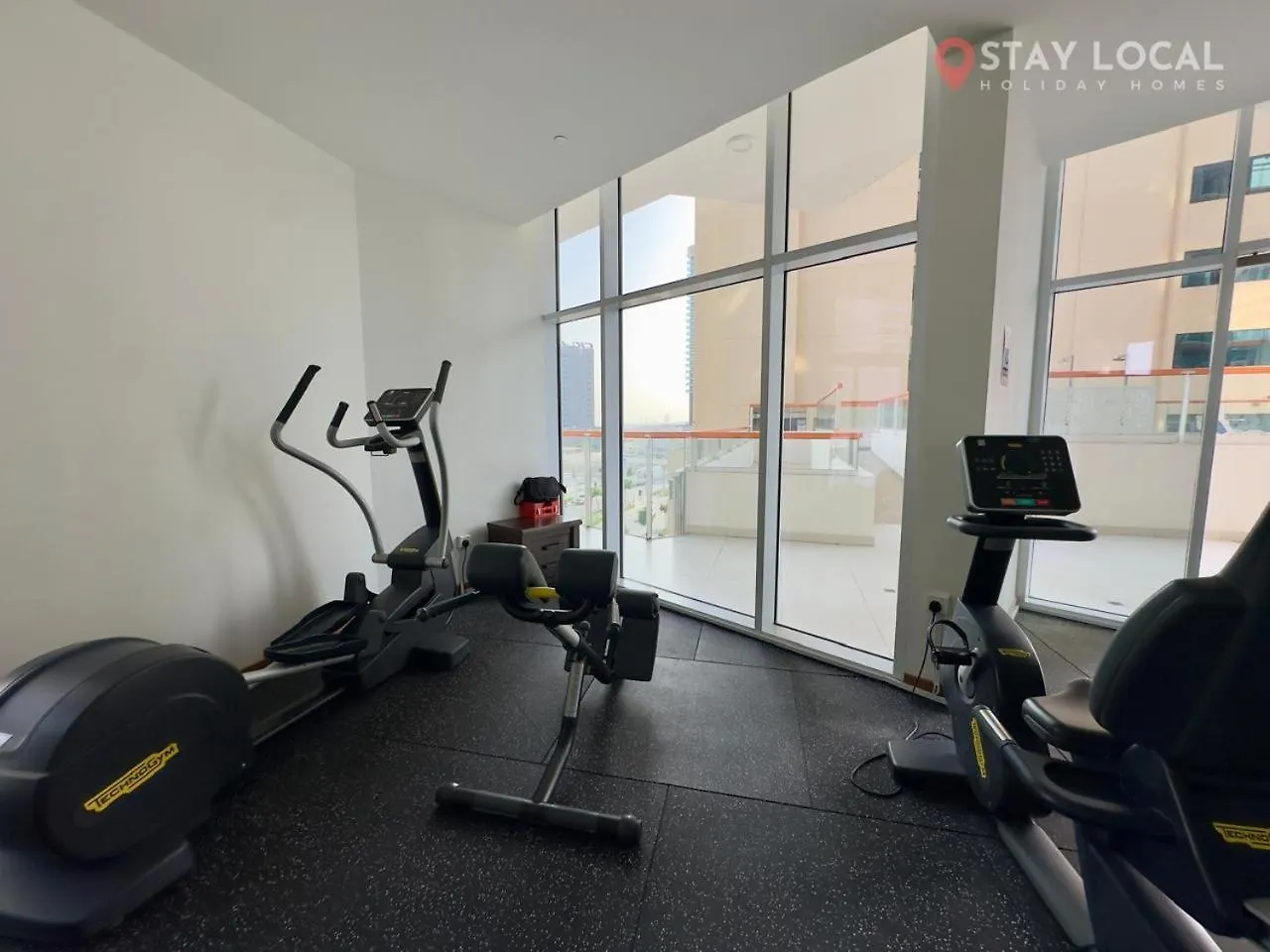 Uptown Getaway Charming Studio With Canal Burj & View Ντουμπάι