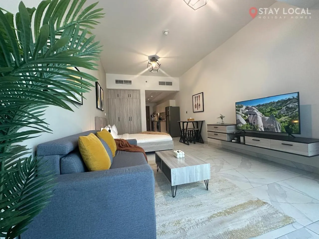 Uptown Getaway Charming Studio With Canal Burj & View Dubai